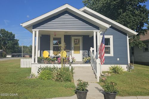 2002 Chouteau Ave, Baxter Springs, KS, 66713-2148 | Card Image