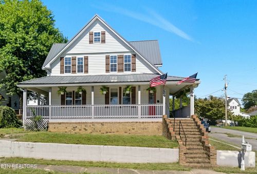402 Byrd Ave, Harriman, TN, 37748-2403 | Card Image
