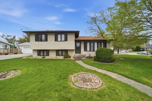 215 River Forest Rd, Evansdale, IA, 50707-1040 | Card Image