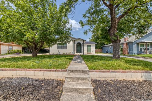 806 N Getty St, Uvalde, TX, 78801-4304 | Card Image