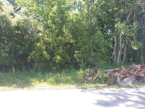 131 Avenue F, Apalachicola, FL, 32320-2045 | Card Image