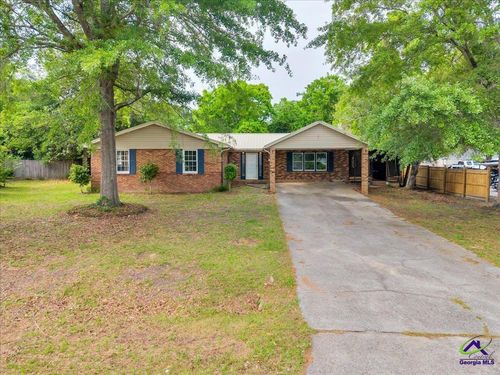111 Weaver Rd, Warner Robins, GA, 31093-6817 | Card Image
