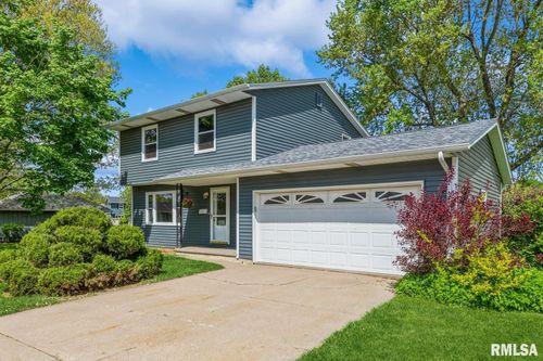 1960 Tam O Shanter Dr, Bettendorf, IA, 52722-2661 | Card Image