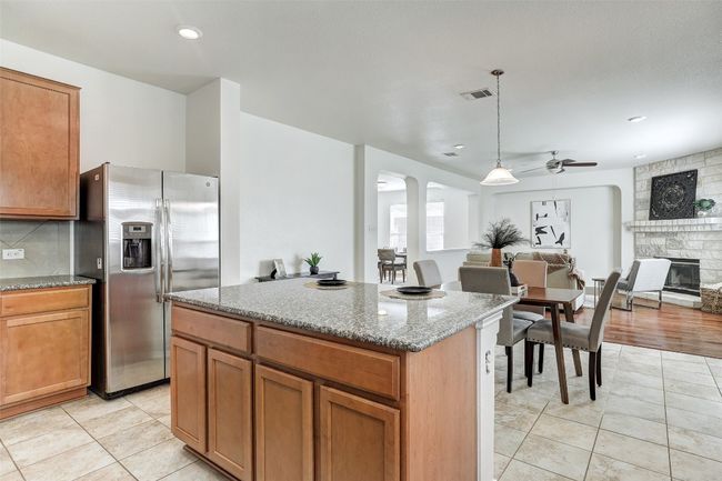 Breakfast bar great for prepping meals | Image 20