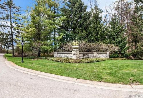 000 Pinemeadow Ct, Clarkston, MI, 48348 | Card Image