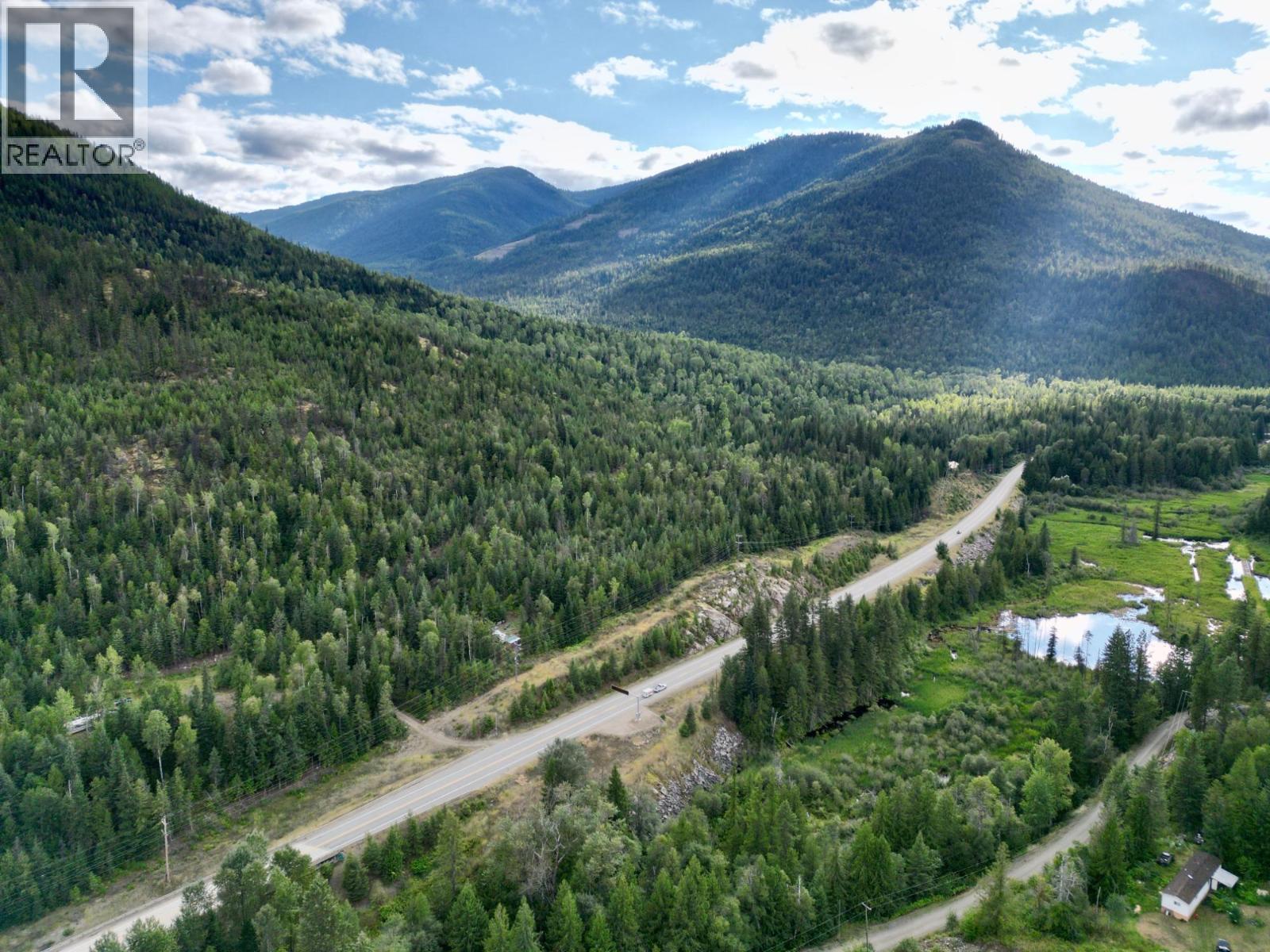 Land in Salmo 5