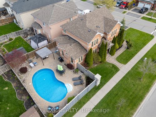 2 Hesham Dr, Whitby, ON, L1M2J9 | Card Image