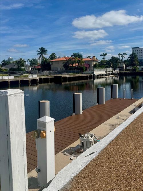 0000-16453 Ne 33rd Ave, North Miami Beach, FL, 33160-4109 | Card Image