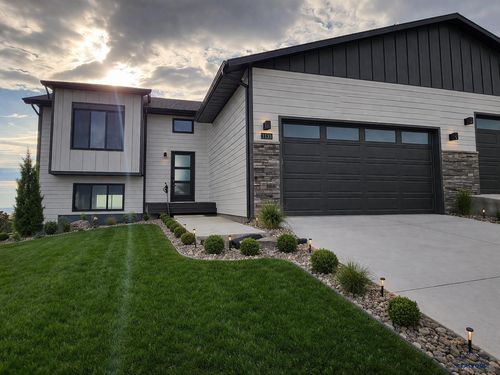 1121 Pinnacle Ct, Rapid City, SD, 57701-4158 | Card Image