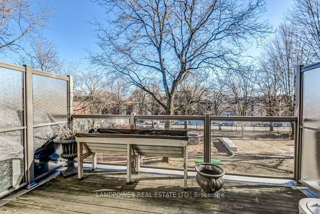 991 Dundas St E, House attached with 3 bedrooms, 3 bathrooms and 1 parking in Toronto ON | Image 18