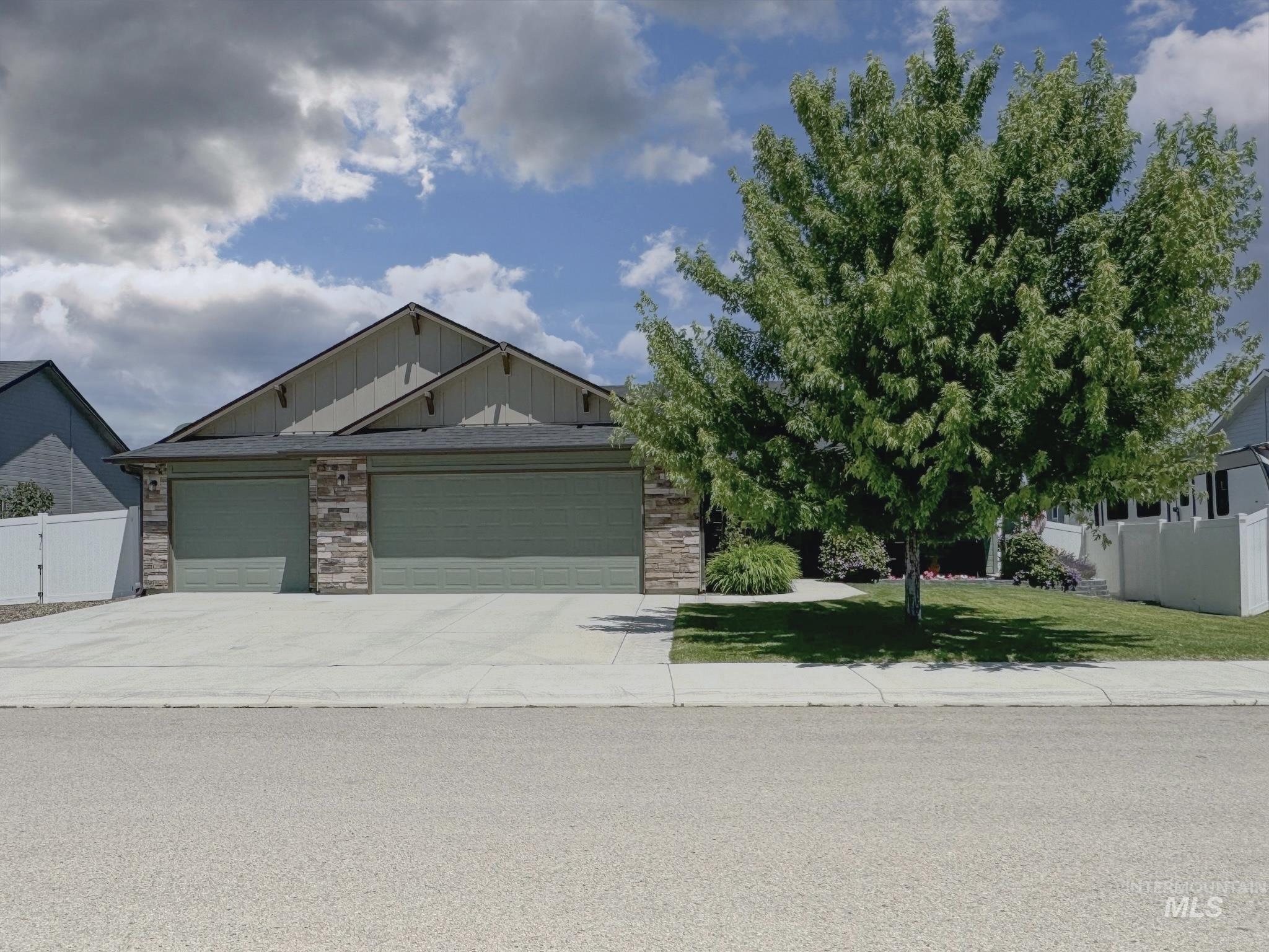 Syringa Springs Dr, Fruitland, ID 83619