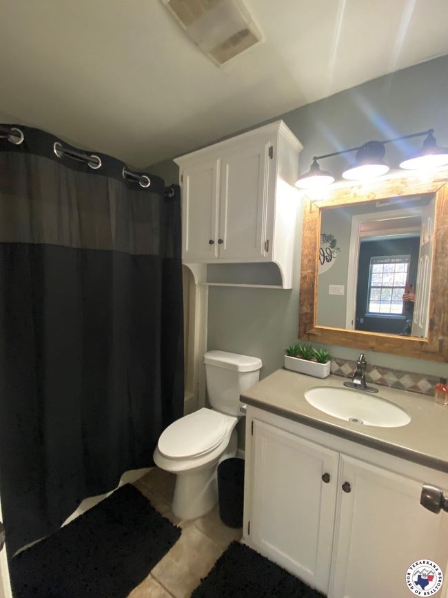 202 Mehaffey, House other with 4 bedrooms, 2 bathrooms and null parking in De Kalb TX | Image 15