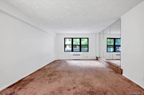 2c-301 E 48th St, New York, NY, 10017-1748 | Card Image