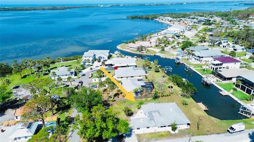 352 Oak St, Englewood, FL, 34223-2822 | Card Image