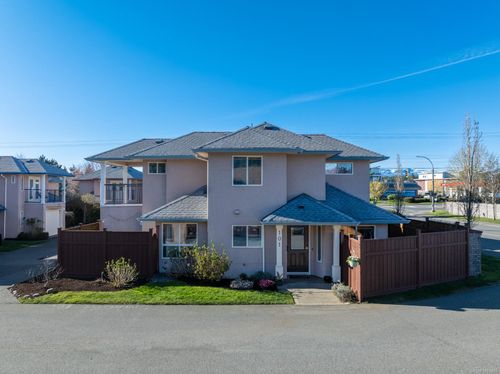 101-720 Aspen Rd, Comox, BC, V9M3Y4 | Card Image