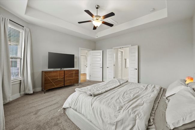 Master bedroom opens onto master bath | Image 21
