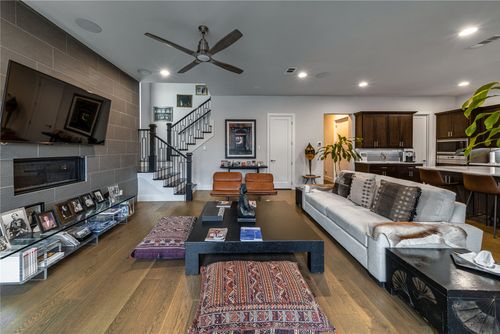 4144 Entrada Way, Dallas, TX, 75219-2425 | Card Image