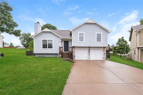 19616 E 7th Street Ct N, Independence, MO, 64056-4006 | Card Image