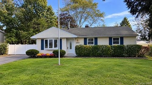 2909 Falcon Ave, Medford, NY, 11763-1976 | Card Image