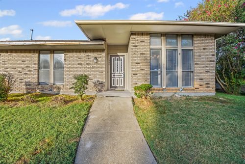 1340 Grand Teton Dr, Desoto, TX, 75115-2939 | Card Image