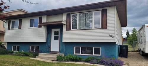 702 Cedar Crescent, Beaverlodge, AB, T0H0C0 | Card Image