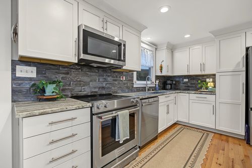 16 Sunset Dr, Atkinson, NH, 03811-2343 | Card Image