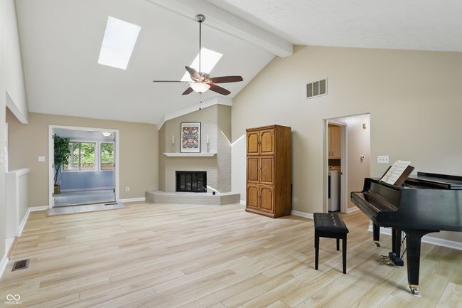 8218 San Carlos Ct, House other with 3 bedrooms, 2 bathrooms and null parking in Indianapolis IN | Image 5
