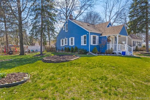 35541 Glenwood Rd, Wayne, MI, 48184-1120 | Card Image