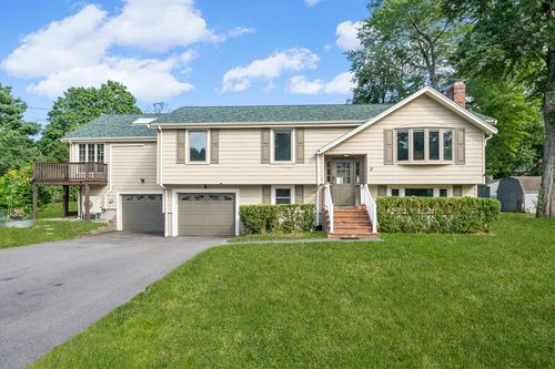 9 Oak Dr, Plainville, MA, 02762-1712 | Card Image