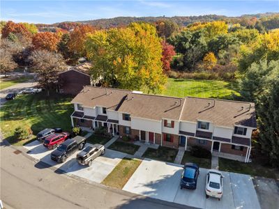 405 Brookside Ct, Townhouse with 2 bedrooms, 1 bathrooms and 2 parking in Seven Fields Boro PA | Image 2