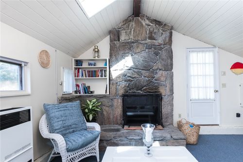 b-77 Kelley Rd, Saunderstown, RI, 02874-3836 | Card Image