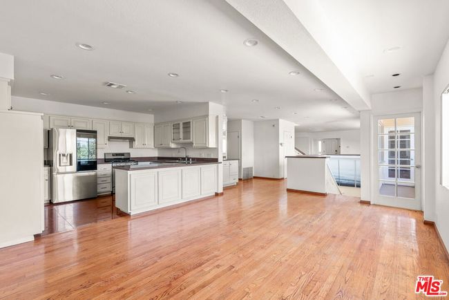 3962 Oakfield Dr, House other with 5 bedrooms, 5 bathrooms and 2 parking in Sherman Oaks CA | Image 17