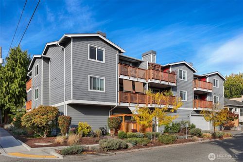 301-7000 Cleopatra Pl Nw, Seattle, WA, 98117-4963 | Card Image