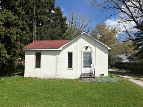 710 Bentley St, Chesaning, MI, 48616-1463 | Card Image