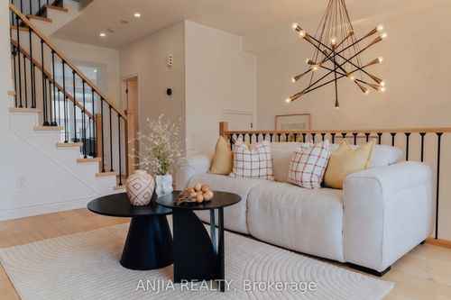 221 Dundas Way, Markham, ON, L6E0S8 | Card Image
