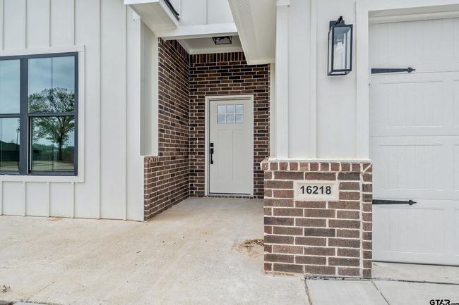 16218 Crossing Cir, House other with 3 bedrooms, 2 bathrooms and null parking in Lindale TX | Image 4