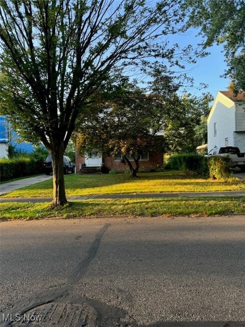 16115 Delrey Ave, Cleveland, OH, 44128-1365 | Card Image