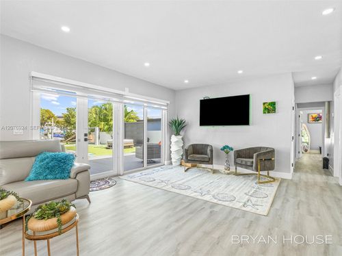 3341 Nw 20th St, Miami, FL, 33142-6903 | Card Image