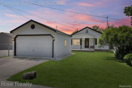 1466 Connell St, Burton, MI, 48529-2205 | Card Image