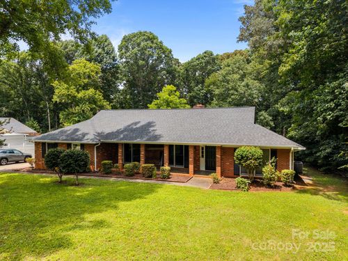 324 Swamp Fox Dr, Fort Mill, SC, 29715-6701 | Card Image
