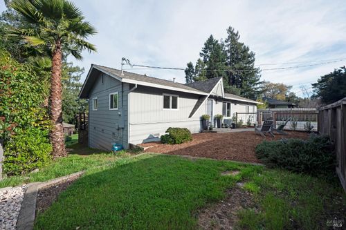 1011 Pearl Court, Sebastopol, CA, 95472 | Card Image