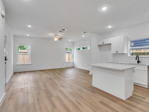 unit-b-8102 Crestview Dr, Houston, TX, 77028-2606 | Card Image