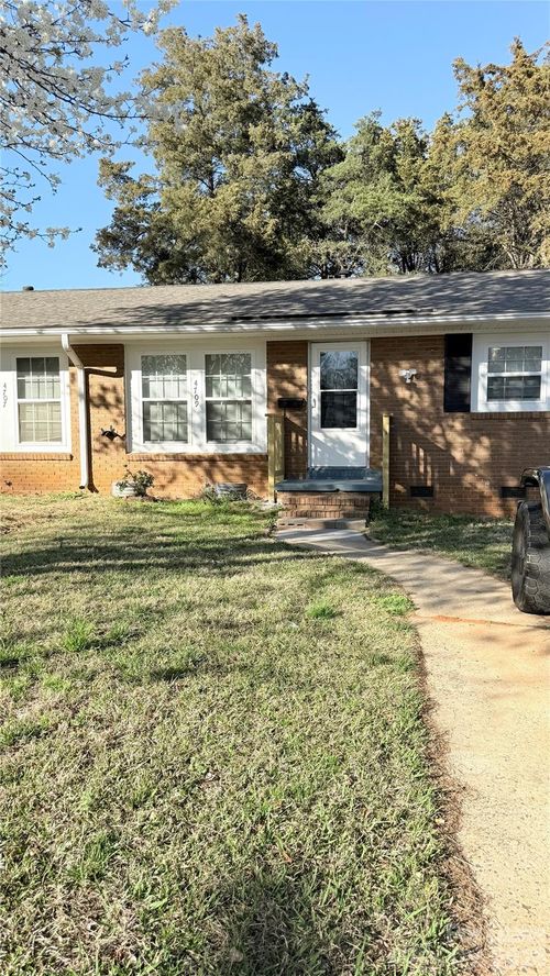 4707 Americana Ave, Charlotte, NC, 28215-1520 | Card Image