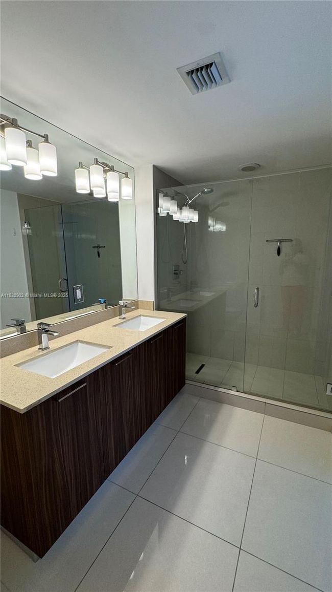 APT-1203 - 5252 Nw 85 Th Ave, Condo with 2 bedrooms, 2 bathrooms and null parking in Doral FL | Image 14