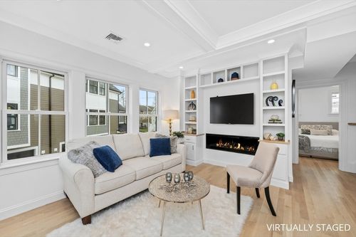 2-101 Sumner St, Quincy, MA, 02169-7001 | Card Image