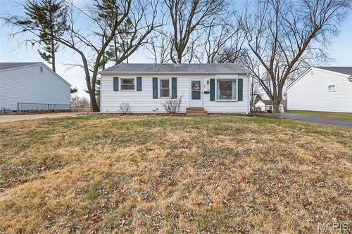 12157 Belaire Pl, Maryland Heights, MO, 63043-1101 | Card Image