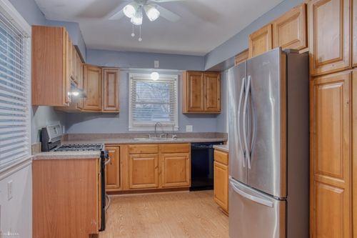 4815 S Pennsylvania Ave, Lansing, MI, 48910-5611 | Card Image