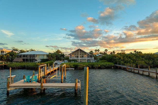 Pier dock and boat lift with deep water | Image 92