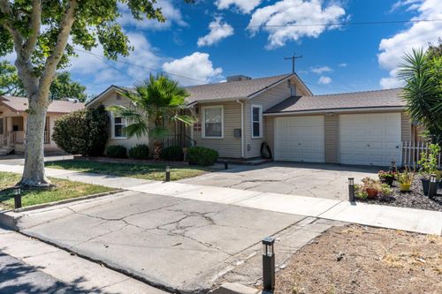 1026 3rd St, Los Banos, CA, 93635-4129 | Card Image