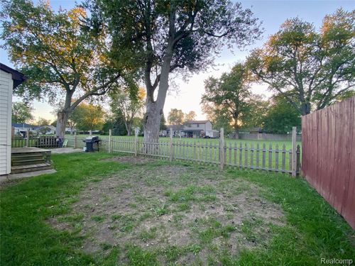 4537 Dewey Rd, Newport, MI, 48166-9694 | Card Image